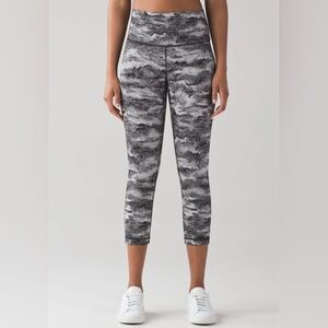 Lululemon Wunder Under Crop - Size 6 Black White